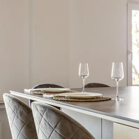 1 Bedroom Flat 55m2 In The Appartement *